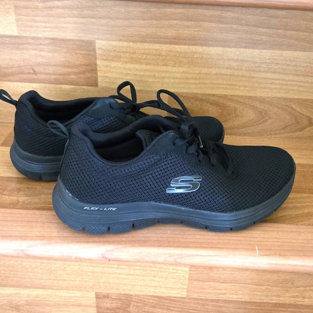 Skechers/Black Comfort Sneakers/Women's/Size 7/Used Only One Time